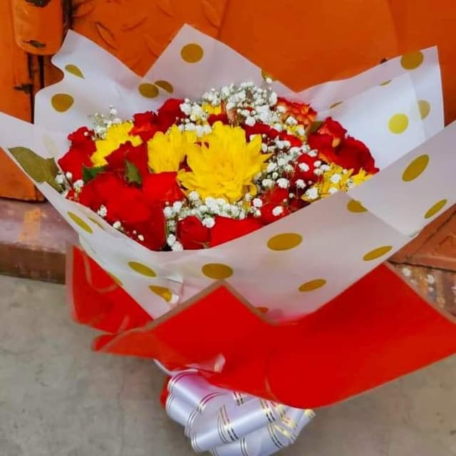 Mixed flowers bouquet (medium)